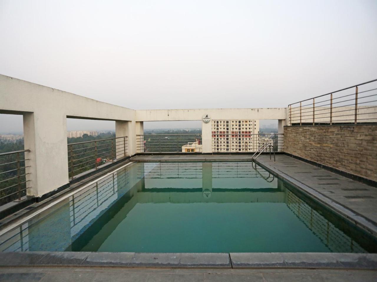 Capital O 10212 Hotel West Willows Xanadu Колката Екстериор снимка