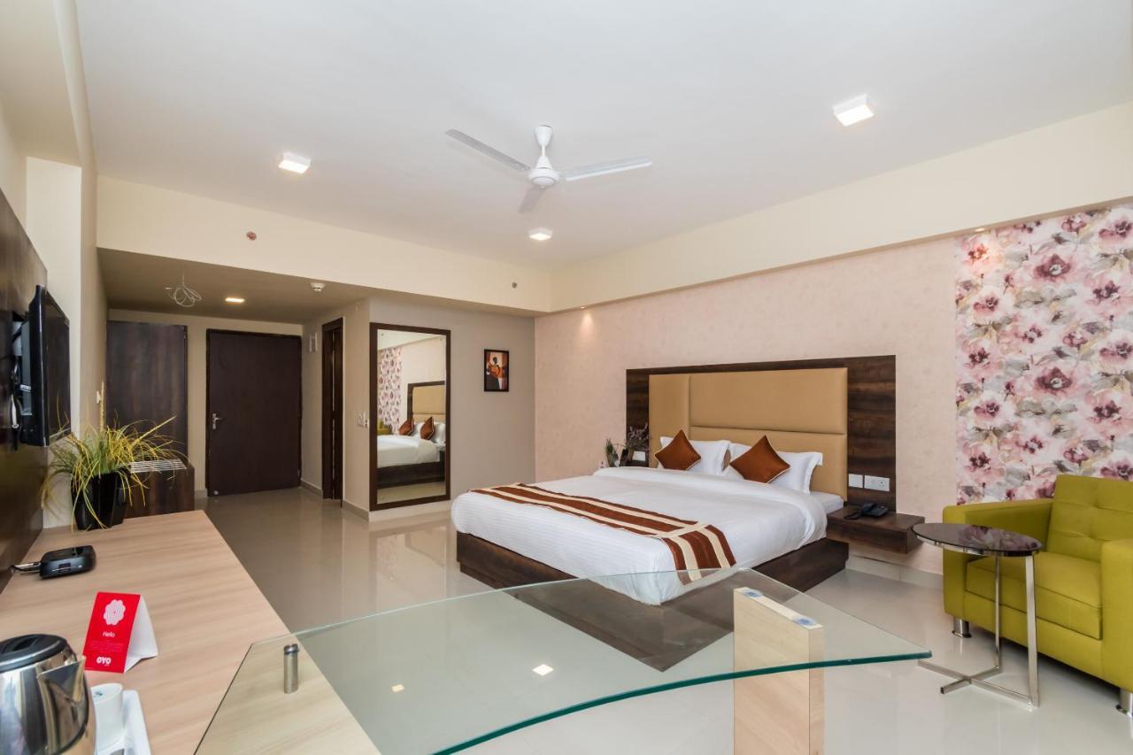 Capital O 10212 Hotel West Willows Xanadu Колката Екстериор снимка