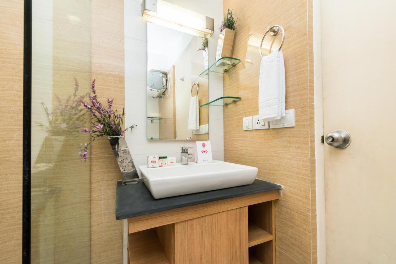 Capital O 10212 Hotel West Willows Xanadu Колката Екстериор снимка