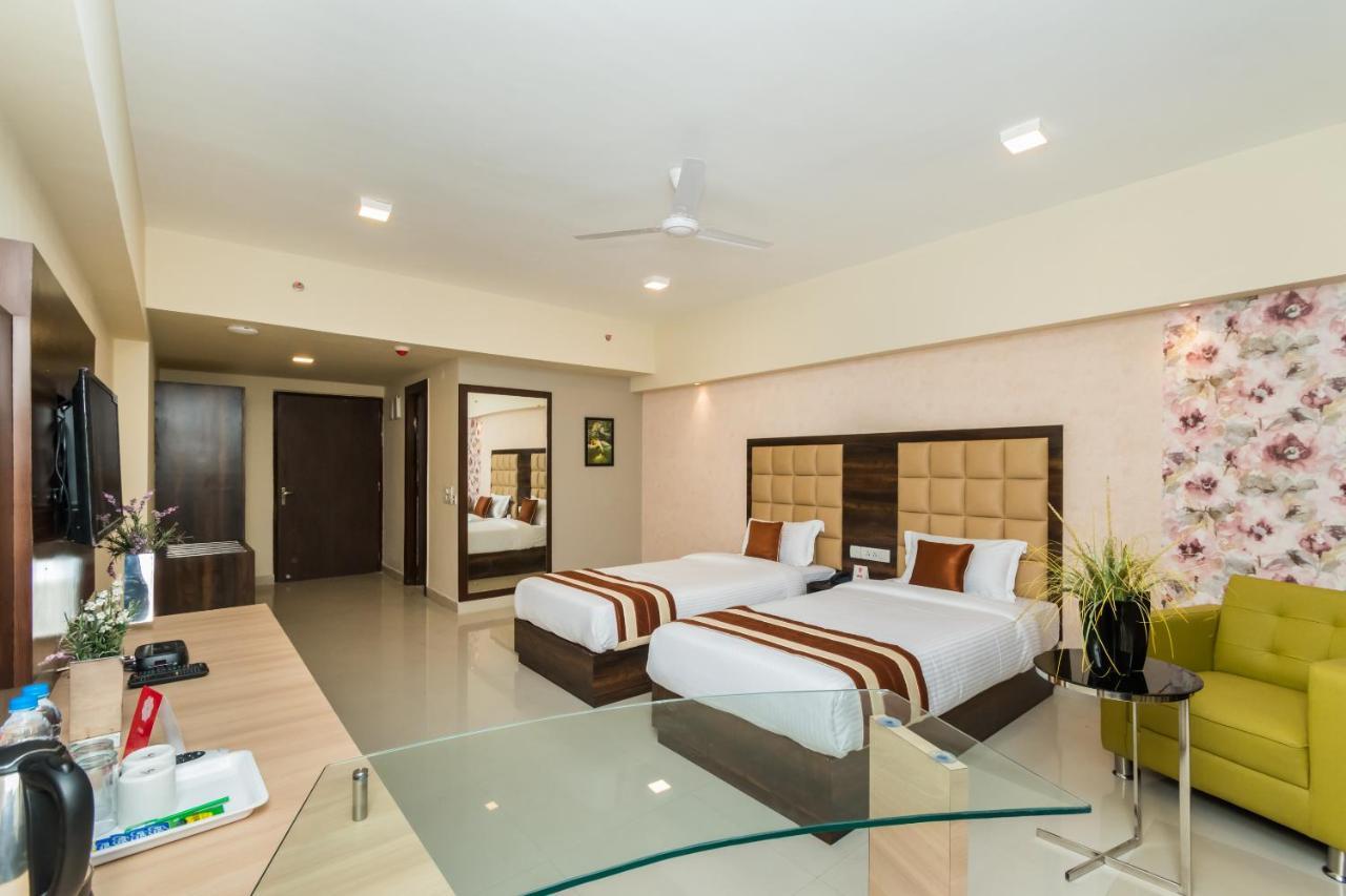 Capital O 10212 Hotel West Willows Xanadu Колката Екстериор снимка