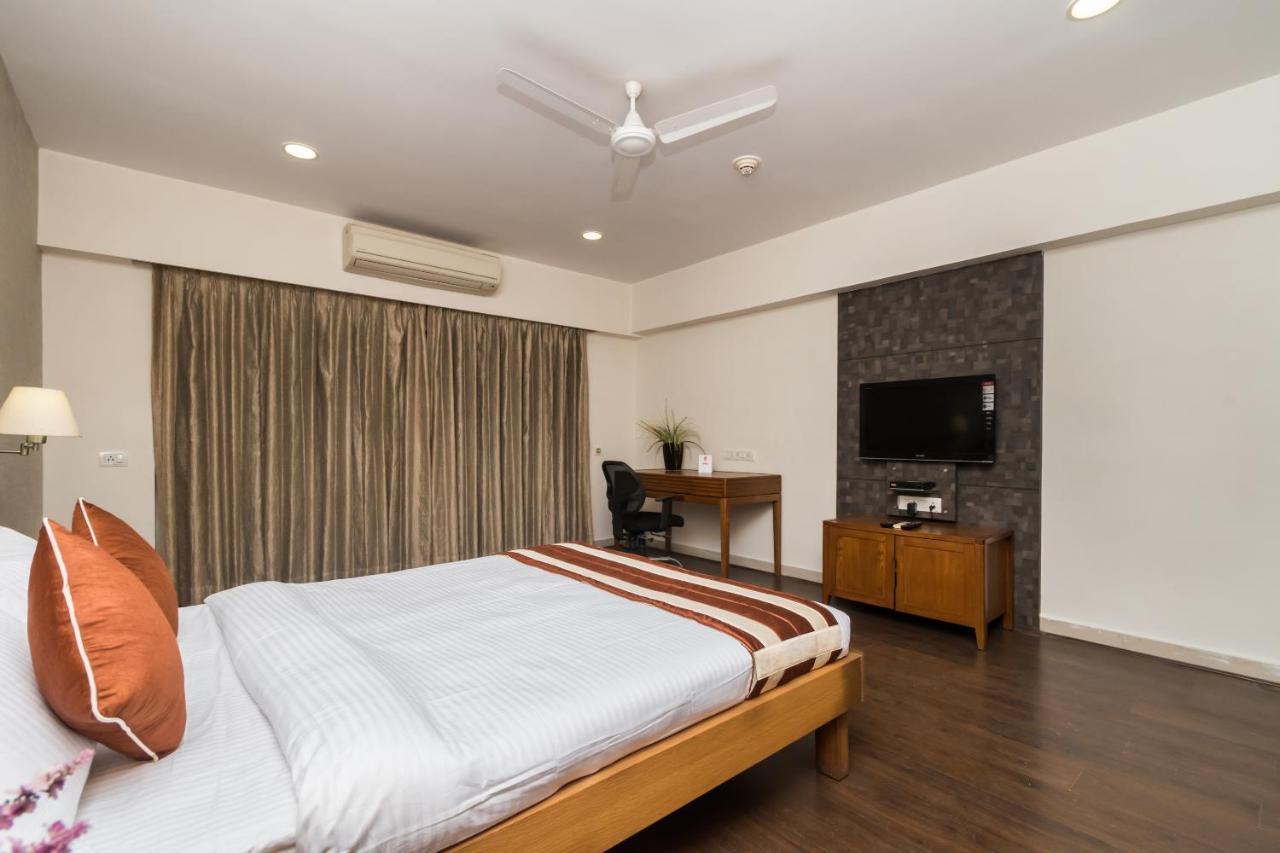 Capital O 10212 Hotel West Willows Xanadu Колката Екстериор снимка