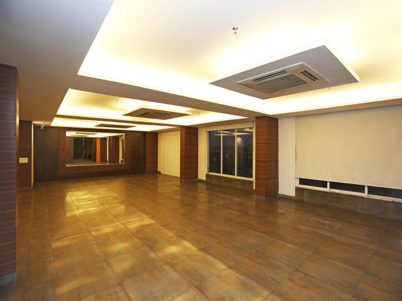 Capital O 10212 Hotel West Willows Xanadu Колката Екстериор снимка