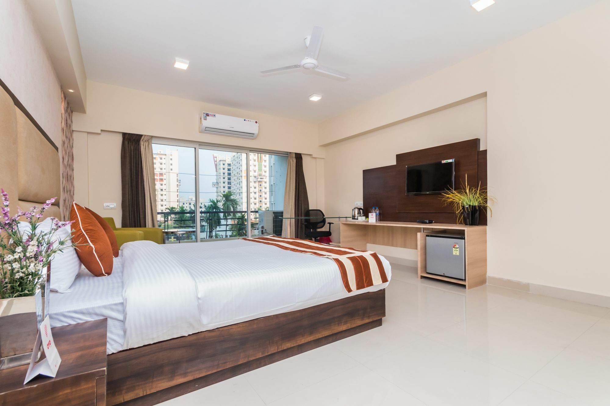 Capital O 10212 Hotel West Willows Xanadu Колката Екстериор снимка