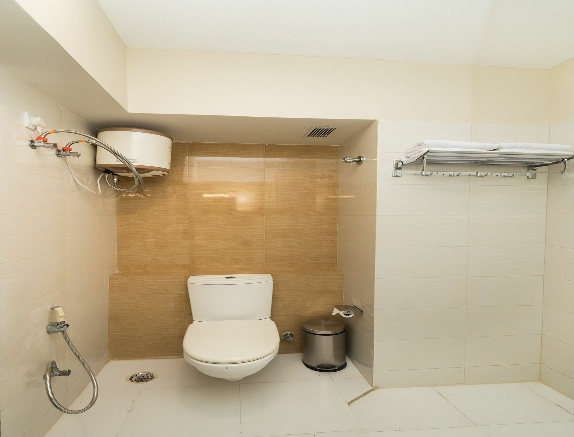 Capital O 10212 Hotel West Willows Xanadu Колката Екстериор снимка