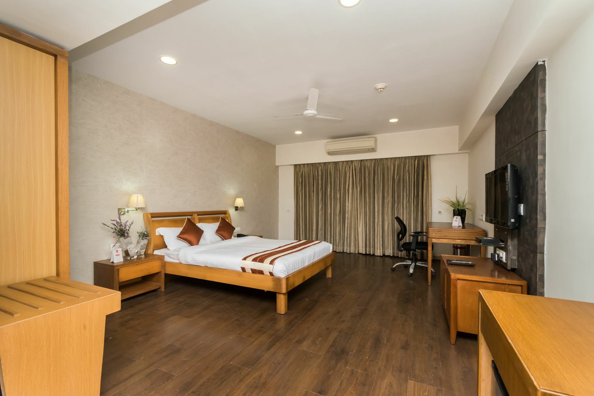 Capital O 10212 Hotel West Willows Xanadu Колката Екстериор снимка