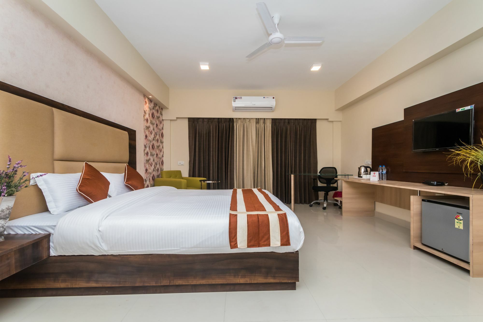 Capital O 10212 Hotel West Willows Xanadu Колката Екстериор снимка