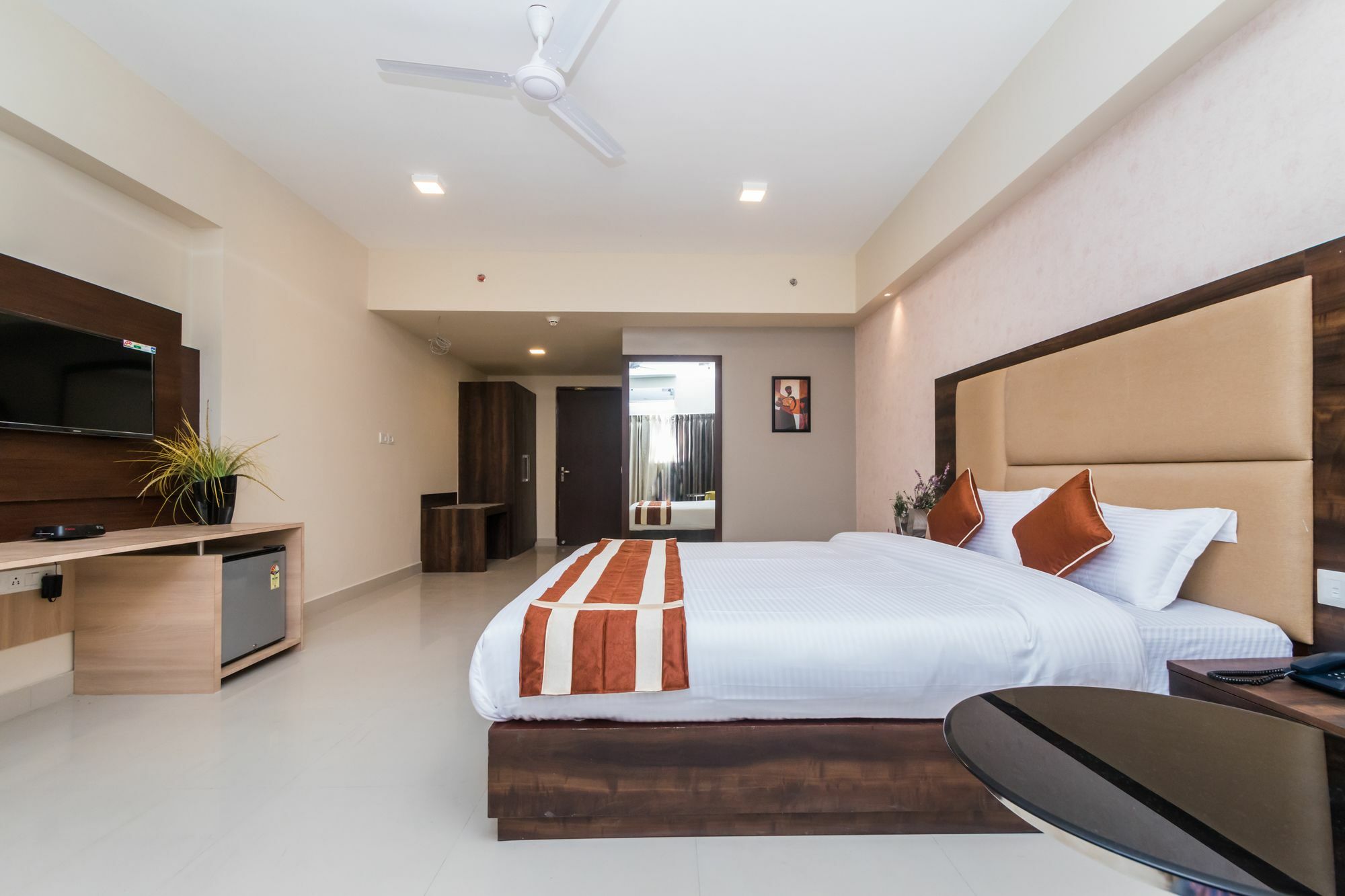 Capital O 10212 Hotel West Willows Xanadu Колката Екстериор снимка