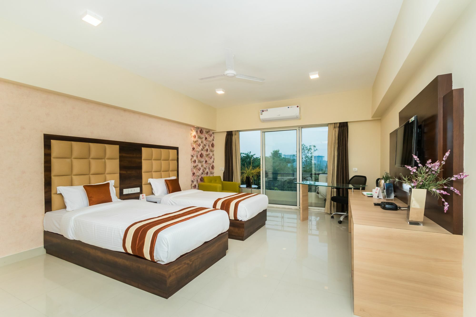 Capital O 10212 Hotel West Willows Xanadu Колката Екстериор снимка